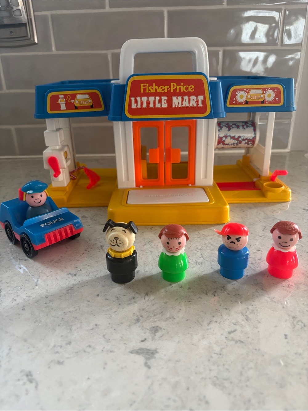 1986 Fisher Price Little People Little Mart #2580 Plus Accessories